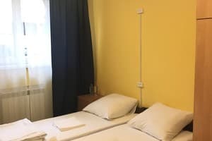 Хостел Pallet Hostel. Стандарт двухместный твин + 1 2